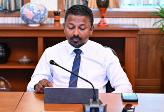 ވަޒީރުންގެ މަޖިލިސް ބައްދަލުވުމެއްގައި އެޓާނީ ޖެނެރަލް އުޝާމް/ ފޮޓޯ: ރައީސް އޮފީސް