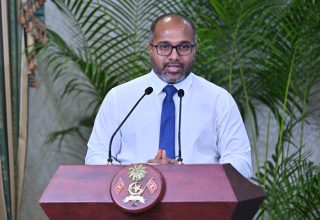ހޯމް މިނިސްޓަރު އަލީ އިހުސާން/ ފޮޓޯޯ: ރައީސް އޮފީސް