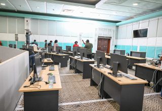 އަލިފާނުގެ ހާދިސާގައި މިނިސްޓްރީގެ ހިންގުން ވަގުތީގޮތުން ދަރުބާރުގެއަށް ބަދަލުކޮށް ޚިދުމަތް ދިނުމަށް ވަމުންދާ ތައްޔާރީތައް/ ފޮޓޯ: ރައީސް އޮފީސް