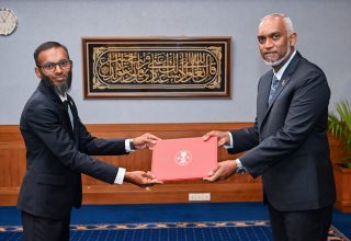 ސުލްޖުމްހޫރިއްޔާ ޑޮކްޓަރ މުޙައްމަދު މުޢިއްޒު، އިލެކްޝަންސް ކޮމިޝަނުގެ މެންބަރުކަމުގެ މަޤާމަށް ހުޅުމާލެ ހިޔާ، 11-23-05 ޢަބްދުލްޙަސީބު އިސްމާޢީލް ޢައްޔަންކުރައްވައިފި