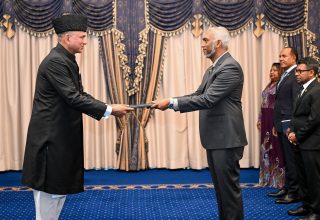 ޕާކިސްތާނުގެ އައު ސަފީރު، އެމަނިކުފާނުގެ ސަފީރުކަމުގެ ފަތްކޮޅު ރައީސުލްޖުމްހޫރިއްޔާއަށް އަރުވައިފި