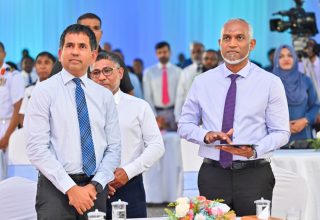 ރައީސް ޑރ. މުއިއްޒާއި  އިކޮނަމިކް މިނިސްޓަރ މުހައްމަދު ސައީދު/ ފޮޓޯ: މިހާރު
