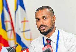 ފެނަކަ ކުންފުނީގެ މެނޭޖިން ޑިރެކްޓަރު މުއާޒް މުހައްމަދު ރަޝީދު/ ފޮޓޯ: މިހާރު