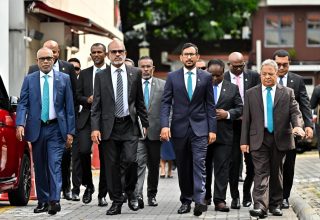 މަޖިލިސް މެމްބަރުންގެ ހުވާ ކުރުމުގެ ރަސްމިއްޔާތަށް ޕީއެންސީގެ މެމްބަރުން ވަޑައިގަންނަވަނީ/ ފޮޓޯ: މިހާރު