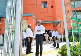ރައީސް ޑރ މުއިއްޒު އޮރެންޖް ހިޔާ ސަރަހައްދުގައި: ފޮޓޯ/ ރައީސް އޮފީސް