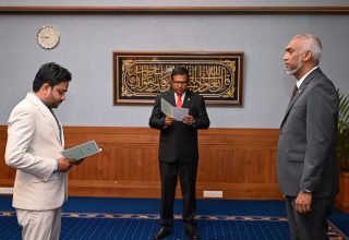 ޖުޑީޝަލް ސަރވިސް ކޮމިޝަނުގެ މެންބަރުކަމަށް ސ. ހިތަދޫ ބާޒީގެ އޮނަރަބަލް އަލްއުސްތާޛު ޙުސައިން ޝަހީދު، ޢައްޔަންކުރެއްވުން