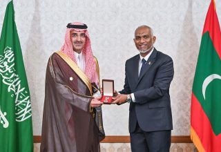 ސަޢޫދީ ފަންޑް ފޮރ ޑިވެލޮޕްމަންޓުގެ ޗީފް އެގްޒެކެޓިވް އޮފިސަރ ހިޒް އެކްސެލެންސީ ސުލްޠާން ބިން ޢަބްދުއްރަޙްމާން