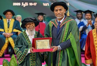 ޝައިހު އިސްމާއިލަށް އައިޔޫއެމްގެ ފުރަތަ އޮނަރަރީ ޑޮކްޓަރޭޓްކަން