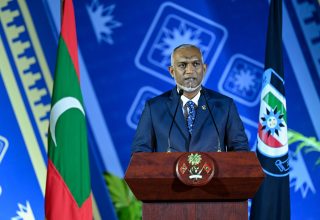 ރައީސުލްޖުމްހޫރިއްޔާގެ ދެކަނބަލުން، ފުލުހުންގެ 92 ވަނަ އަހަރީ ދުވަހުގެ މުނާސަބަތުގައި ބޭއްވި ރަސްމީ ޖަލްސާގައި ބައިވެރިވެވަޑައިގަތުން