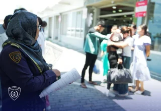 ޑީޕޯޓު ކުރި ބައެއް ބިދޭސީންތަކެއް ގެންދަނީ/ ފޮޓޯ: އިމްގްރޭޝަން