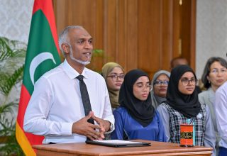 ދުންފަތުގެ ޖެނެރޭޝަނަލް ބޭން ކަނޑައަޅުއްވައި، ދުންފަތް ކޮންޓްރޯލްކުރުމާބެހޭ ޤާނޫނަށް 
 އިޞްލާޙު ގެނައުމުގެ ބިލު ތަސްދީގު ކުރެއްވުން/ ފޮޓޯ:  ރައީސް އޮފީސް