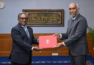 އ. ޔުރީކާ، ރައީސް ޑޮކްޓަރ މުޙައްމަދު ވަޙީދު ޙަސަން