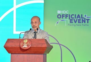 އެޗްޑީސީގެ މެނޭޖިން ޑައިރެކްޓަރު މައުރޫފް ޖަމީލް -- ފޮޓޯ: ރައީސް އޮފީސް