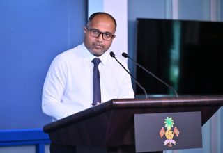 ހޯމް މިނިސްޓަރު އިހުސާން ވާހަކަދައްކަވަނީ.-- ފޮޓޯ: ރައީސް އޮފީސް