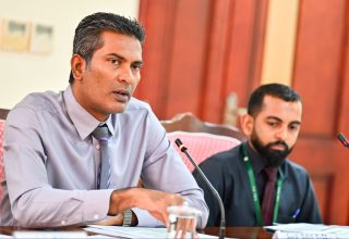 އެޗްޑީސީގެ ކުރީގެ މެނޭޖިން ޑިރެކްޓަރ ފަޒުލް ރަޝީދު --- - ފޮޓޯ: ފަޔާޒް މޫސާ / މިހާރު