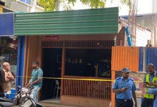 މާރާމާރީ ހިންގި ކެފޭގެ ސަރަހައްދުގައި ފުލުހުން ހަރަކާތްތެރިވަނީ/ ފޮޓޯ: މިހާރު
