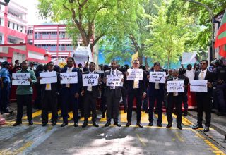އެމްޑީޕީގެ މެންބަރުން މުޒާހަރާއާއި ގުޅިވަޑައިގެންނެވުން