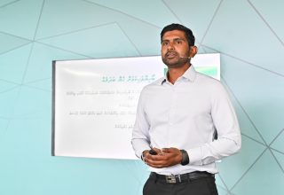 އެސްއެމްއީ ޑިވެލޮޕްމަންޓް ފައިނޭންސް ކޯޕަރޭޝަންގެ މެނޭޖިން ޑިރެކްޓަރުގެ މަގާމަށް އައްުޔަނު ކުިރި ބަދުރުއްދީން/ ފޮޓޯ: ބީއެމްއެލް