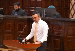 އެމްޑީޕީގެ ޕާލިމަންޓު ގުރޫޕުގެ ލީޑަރު، ހިތަދޫ ދެކުނު ދާއިރާގެ މެމްބަރު އިބްރާހިމް ނާޒިލް/ ފޮޓޯ: މަޖިލިސް