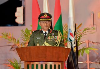 ތުރުކީ ވިލާތުން ދިވެހިރާއްޖެއަށް ހަދިޔާކުރައްވާ މަނަވަރު، ދިވެހިރާއްޖޭގެ ޤައުމީދިފާޢީ ބާރާ ހަވާލުކުރުމުގެ ރަސްމިއްޔާތުގައި ރައީސުލްޖުމްހޫރިއްޔާ ބައިވެރިވެވަޑައިގަތުން