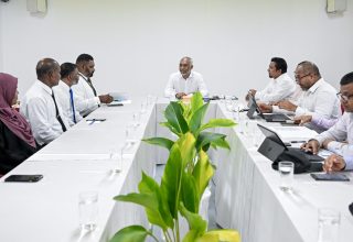 ރައީސުލްޖުމްހޫެެރިއްޔާ އއ. އަތޮޅުގެ ރަށްތަކަށް ކުރެއްވި ދަތުފުފުޅުގެ ތެރެއިން/ ފޮޓޯ: ރައީސް އޮފީސް