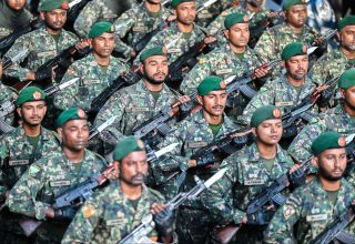 ދިވެހި ސިފައިންގެ 133 ވަނަ އަހަރީ ދުވަހާ ގުޅިގެން މިއަދު ބޭއްވި ސިފައިންގެ ޕެރޭޑުގައި ބައިވެރިވި ބައެއް ސިފައިން.--- ފޮޓޯ: ފަޔާޒު މޫސާ | މިހާރު
