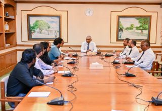 ނޫސްވެރީންގެ ކަންބޮޑުވުންތައް ޙިއްޞާކުރުމަށް އެދިވަޑައިގަތް، މޯލްޑިވްސް ޖާނަލިސްޓް އެސޯސިއޭޝަނާ ރައީސުލްޖުމުހޫރިއްޔާ ބައްދަލުކުރެއްވުން