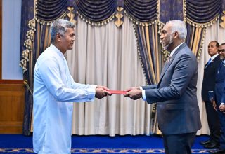 ސްރީލަންކާ ސަރުކާރުން ދިވެހިރާއްޖެއަށް ކަނޑައެޅުއްވި އައު ސަފީރު،  މުޙައްމަދު ރިޒްވީ ޙަސަން/ ފޮޓޯ: ރައީސް އޮފީސް