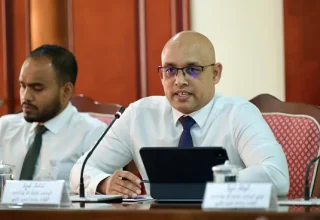 ފިނޭންސް މިނިސްޓަރު ހަސަން ޒަރީރު --- ފޮޓޯ: މިހާރު