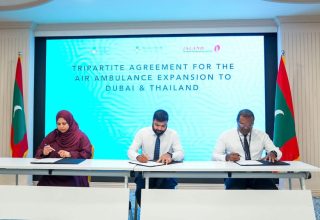 ތައިލެންޑާއި ދުބާއިއަށް އެއާ އެމްބިއުލާންސްގެ ހިދުމަތް ފުޅާކުރުމުގެ އެގްރިމެންޓުގައި  ސޮއި ކުރުން/ ފޮޓޯ: މިނިސްޓްރީ