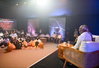 ރައީސް މުއިއްޒު ޒުވާނުންނާއިއެކު ބޭއްވި ބައްދަލުވުމުގެ ތެރެއިން: ފޮޓޯ ރައީސް އޮފީސް