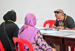 ކައުންސިލް އިންތިހާބަށް ކެންޑިޑޭޓުން ކަނޑައެޅުމަށް އެމްޑީޕީން ބާއްވާ ޕްރައިމަރީގެ ތެރެއިން - ފޮޓޯ: ފަޔާޒު މޫސާ | މިހާރު