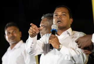 އައްޑޫ ސިޓީގެ މޭޔަރު އަލީ ނިޒާރު---ފޮޓޯ: ފަޔާޒު މޫސާ| މިހާރު