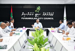 ރައީސް މުއިއްޒު ފުވައްމުލައް ސިޓީއަށް ކުރެއްވި ދަތުރުފުޅުގައި ކައުންސިލްއާއި އެކު އޮތް ބައްދަލުވުން ތެރެއިން/ ފޮޓޯ: ރައީސް އޮފީސް