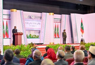 ޖުމްހޫރީ ދުވަހުގެ ރަސްމީ ޖަލްސާގައި ރައީސް މުއިއްޒު ވާހަކަފުޅު ދައްކަވަނީ  : ފޮޓޯ ރައީސް އޮފީސް