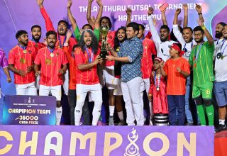 ރައީސުލްޖުމްހޫރިއްޔާގެ ނައިބު، ތިލައުތުރު ފުޓުސަލް މުބާރާތް ނިންމުމުގެ ރަސްމިއްޔާތު ޝަރަފުވެރިކޮށްދެއްވުން.