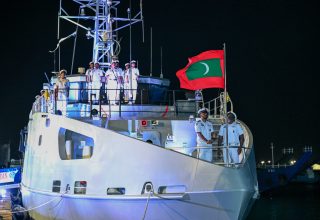 އޮސްޓްރޭލިއާ ސަރުކާރުން ރާއްޖެ އަށް ހަދިޔާކުރި އަސްކަރީ މަނަވަރު މިރޭ ހިދުމަތަށް ނެރެނީ.---ފޮޓޯ: ރައީސް އޮފީސް