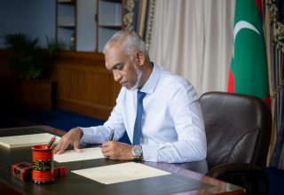 ރައީސުލްޖުމްހޫރިއްޔާ ޑރ. މުހައްމަދު މުއިއްޒު: ފޮޓޯ ރައީސް އޮފީސް