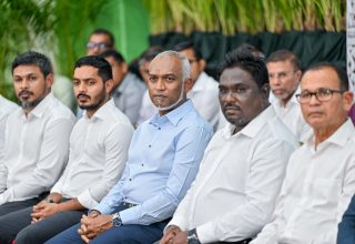 ރައީސް މުއިއްޒު  ހެންވޭރުގެ ރައްޔިތުންނާއިއެކު ބޭއްވި ބައްދަލުވުމުގެ ތެރެއިން: ފޮޓޯ ރައީސް އޮފީސް