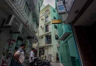 ގޭސް ލީކުވުމުގެ ހާދިސާ ހިނގި ދިލްކުޝާ ގޯޅި: އެ ގޯޅީގައި ހުންނަ ގެއެއްގައި ހިނގި އެ ހާދިސާގައި އަންހެނަކު ވަނީ މަރުވެފައި.-- ފޮޓޯ: ފަޔާޒު މޫސާ | މިހާރު
