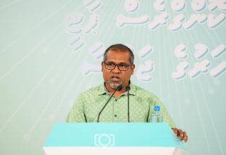 ޕީއެންސީ ހަރުގޭގައި ކުރިއަށް ދިޔަ ޖަލްސާަގައި ހަލީލް ވާހަކަފުޅު ދައްކަވަނީ/ ފޮޓޯ: ވަގުތު
