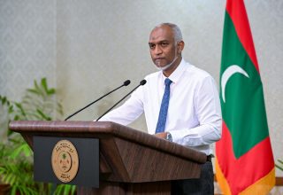 ރައީސުލްޖުމްހޫރިއްޔާ ޑރ. މުޙައްމަދު މުޢިއްޒު، ނޫސްވެރިންނާ ބައްދަލުކުރެއްވުން/ ފޮޓޯ: ރައީސް އޮފީސް