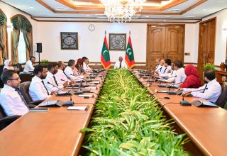 ރައީސް ޑރ މުހައްމަދު މުއިއްޒު އަލަށް އެކުލަވާލި ވަޒީރުންނާއިއެކު ބައްދަލުވުމުގެ ތެރެއިން: ފޮޓޯ ރައީސް އޮފީސް