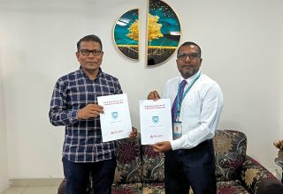 ރެހެންދިސްކޫލްގެ ސްޓާފުންނާއި ޓީޗަރުންނަށް ކްލިކް ކޮމްޕިއުޓަރސްއިން މުދާ އިންސްޓޯލްމަންޓް އަށް ދޫކުރުމުގެ އެމް.އޯ.ޔޫ ގައި ސޮއި ކުރުމުގެ ތެރެއިން