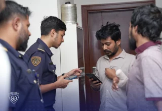 ސައްޚަ ވިސާއެއް ނެތި ޤަވާއިދާ ޚިލާފަށް އުޅެމުންދިއަ 13 ބިދޭސީން ހައްޔަރުކުރުން. ފޮޓޯ: އިމިގްރޭޝަން