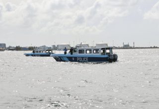 ޖަޕާން ސަރުކާރުން ދިވެހި ފުލުހުންގެ ޚިދުމަތަށް ފަސް ލޯންޗު ހަދިޔާ ކުރުން/ ފޮޓޯ: ފުލުހުން