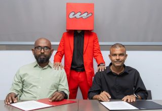 ފޮޓޯ: އީޒްއެޕް