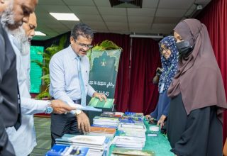 "މައުރިފާ" ފޮތް މައުރަޒުން ހުޅުވުން - ފޮޓޯ: އިސްލާމިކް މިނިސްޓްރީ