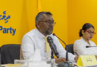 އެމްޑީޕީގެ ގައުމީ މަޖިލީހުގެ ބައްދަލުވުމުގައި ޕާޓީގެ ކުރީގެ ޗެއާޕާސަން ފައްޔާޒް އިސްމާއިލް ވާހަކަ ދައްކަވަނީ: ފޮޓޯ/ މިހާރު