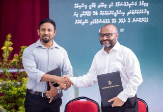 ވިލިމާލެ މަސްޖިދުއްސަލާމް ބިމުގައި 850 މީހުންގެ ޖާގައިގެ އާ މިސްކިތެއް އެޅުމަށް ސޮއި ކުރުން/ ފޮޓޯ: ރައީސް އޮފީސް